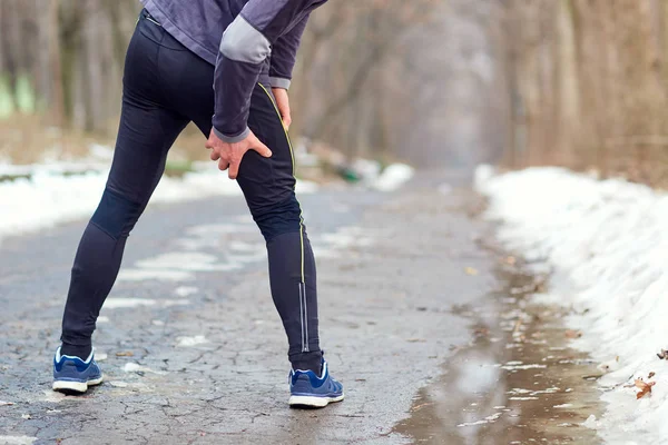 Injury while running in the winter spring autumn — Stock Photo, Image