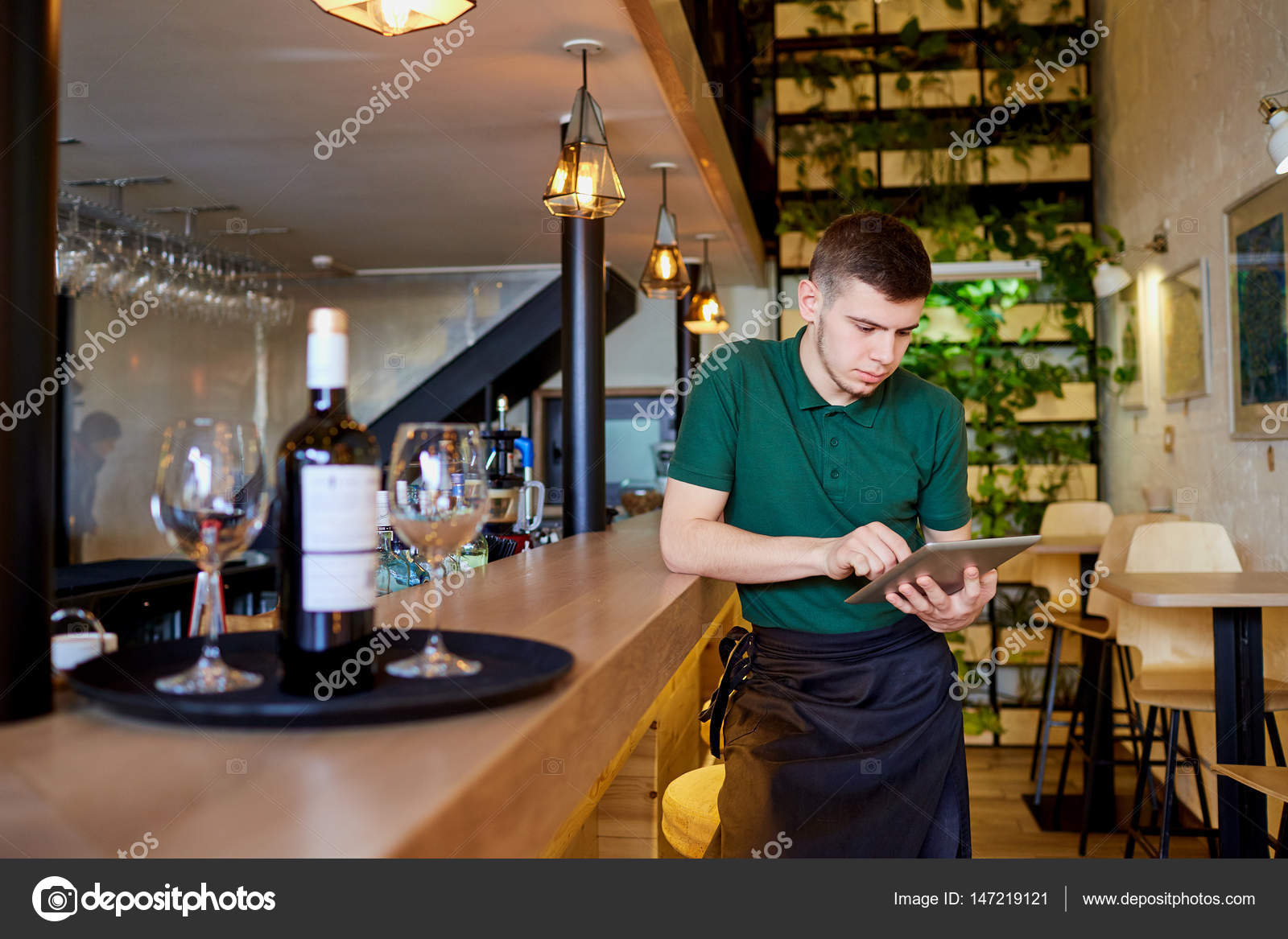 Стол для бармена в кафе