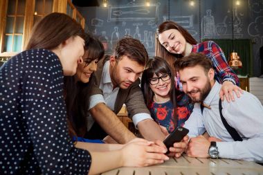 İletişim arkadaş barda masada Cafe