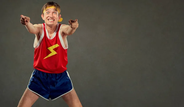 Uma mudança no homem aberração em roupas esportivas  . — Fotografia de Stock