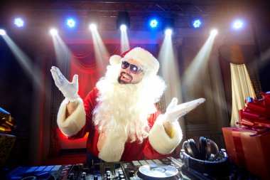 Komik Noel Baba Dj hafif müzik demeti karışımları.