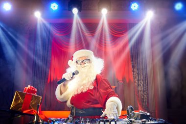Komik Noel Baba Dj hafif müzik demeti karışımları.