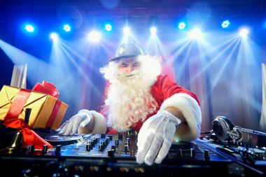Komik Noel Baba Dj hafif müzik demeti karışımları.