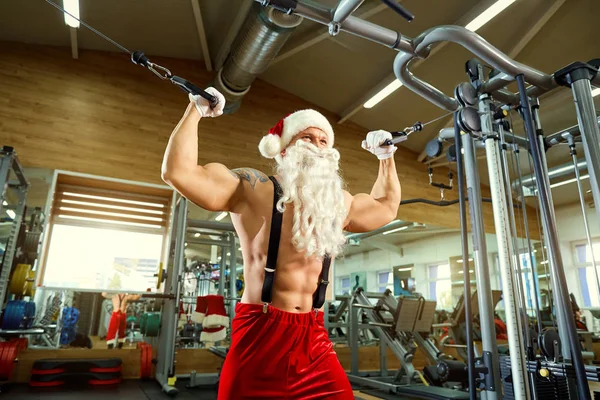 Σπορ Βασίλη στο γυμναστήριο για τα Χριστούγεννα. — Φωτογραφία Αρχείου