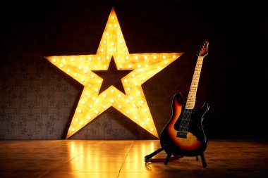 Büyük bir elektrik yıldız arka plan üzerinde bir elektro gitar.