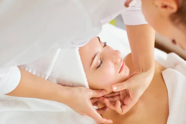 Beautiful woman at a facial massage. — Stock Photo, Image