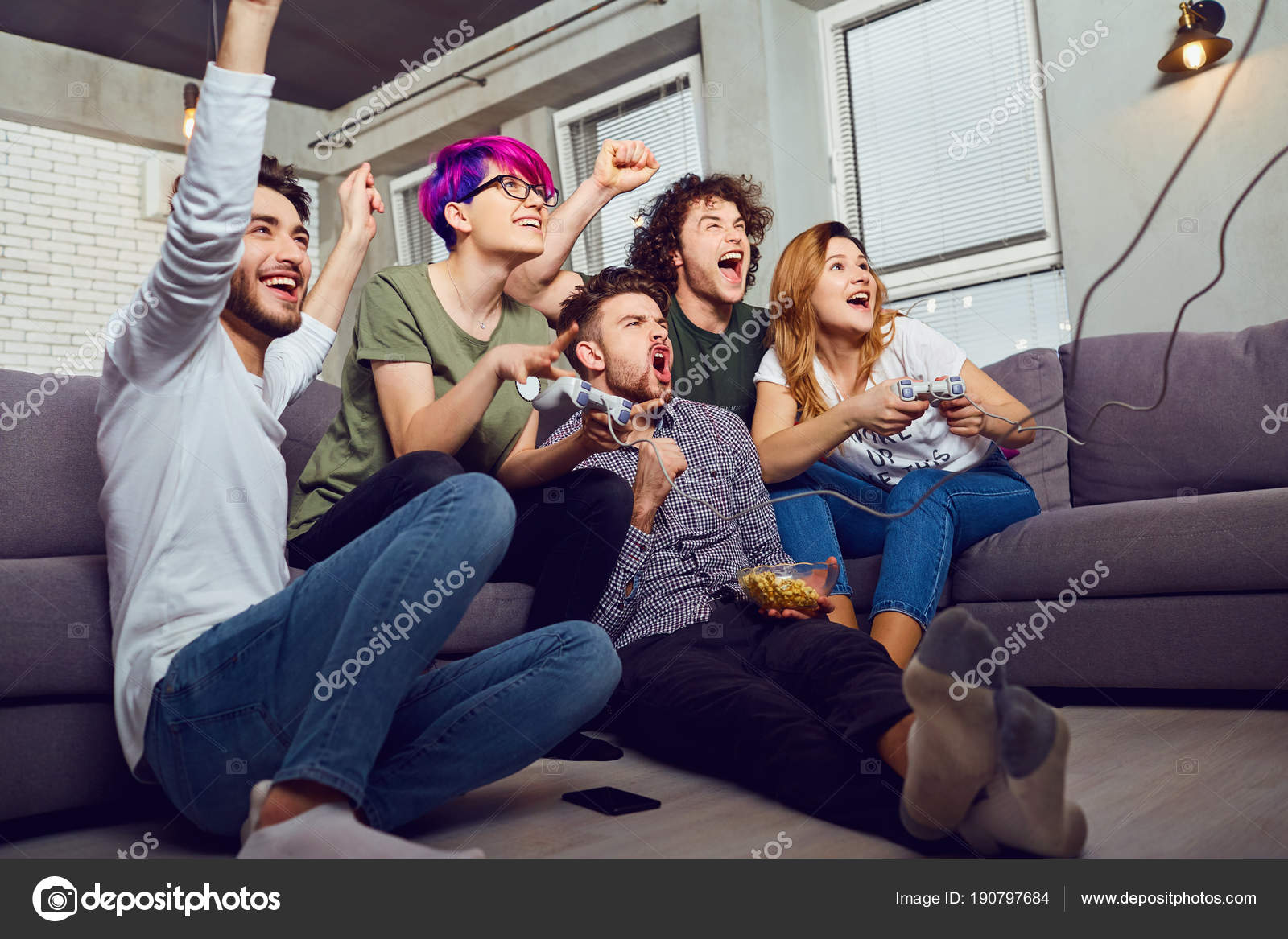 Хобби для мальчиков. Друзья играют. Друзья геймеры. Группа друзей. Почему друзья играют.
