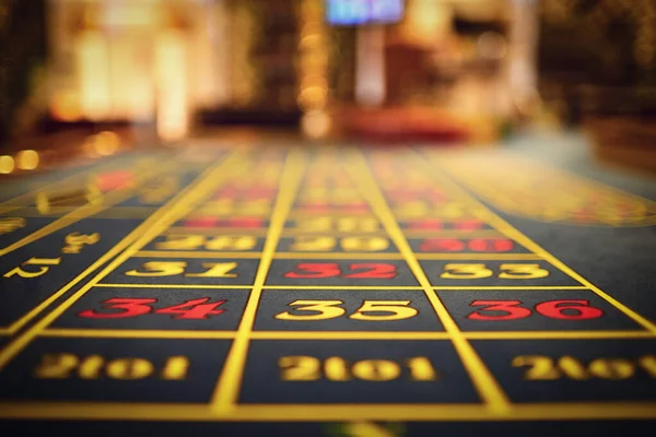 Mesa de ruleta en un primer plano del casino . —  Fotos de Stock