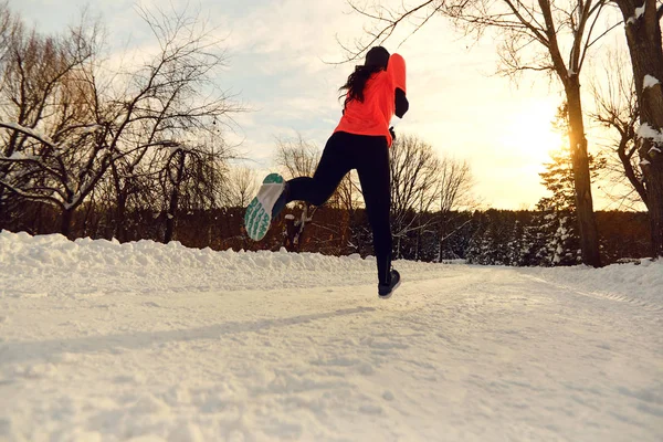 Girl runs in the park on the nature in winter. — Stock Photo, Image