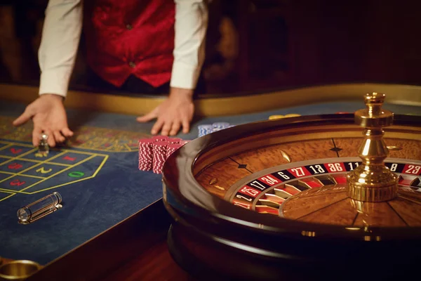 Hazardní hry ruleta tabulky v kasinu. — Stock fotografie