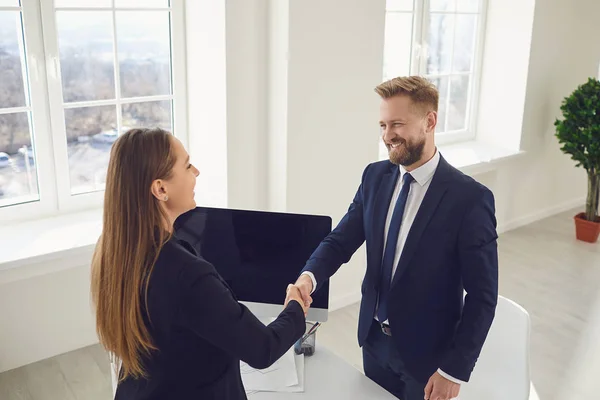 Handshake of business people. Businesspeople hold each others hands while standing at office. — Stock Photo, Image