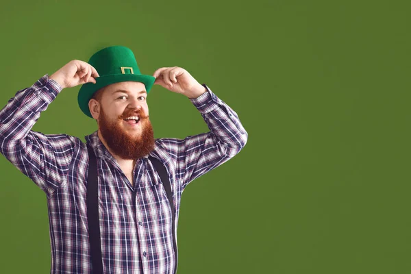 Homem irlandês de chapéu verde no dia de São Patrício — Fotografia de Stock