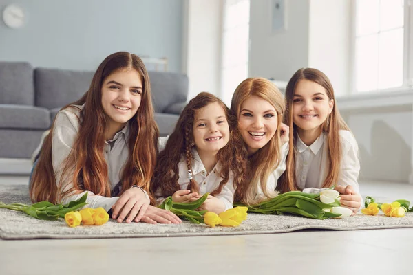 Happy Mothers Day. A mother and three daughters while lying on the floor in the room. — Stock Photo, Image