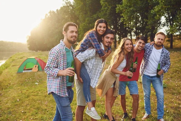 Group of people smiling standing on a picnic party — Stock Photo, Image