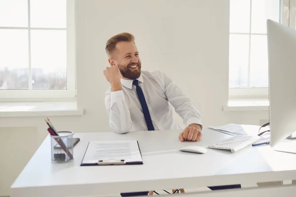 Happy blonde businessman raised his hand up working in office — Stockfoto