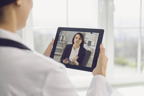 Doctor online. Female doctor using tablet video call speaks with patient by business woman remotely. — Stock Photo, Image