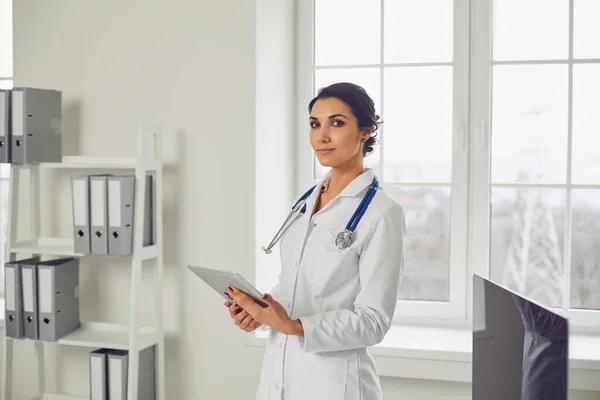 Woman doctor pediatrician standing in the white office of the hospital. — 스톡 사진