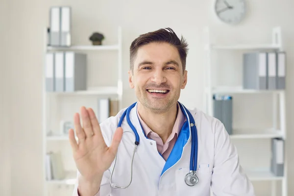 Doctor speaks with patient online video chat call conference call. — Stock Photo, Image