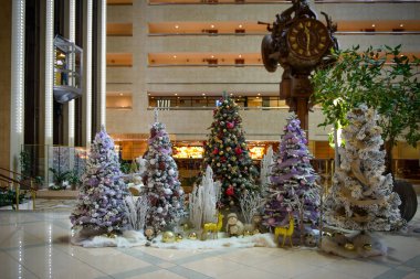 Atrium'a da Noel düzenlenmesi otel Crown Plaza