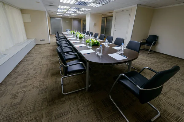 Meeting room in the office center — Stock Photo, Image