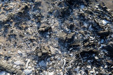 Bir ateş sönmüş köz