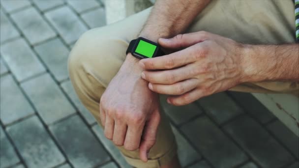 Man hands use modern smart watch with a green screen chroma key — Stock Video