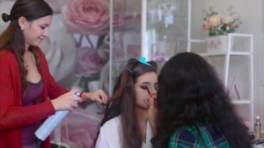 Kuaför Saç-do kaptırdın yavaş hareket uygulama sanatçı makyaj sırasında yapma