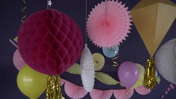 Birthday party decorations in purple and pink colors — Stock Video