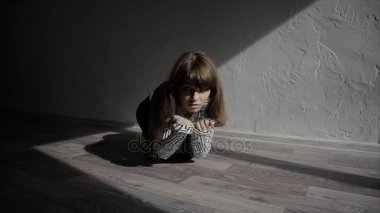 Zarif kız contemp Studio, o dans unsurları performans pratik