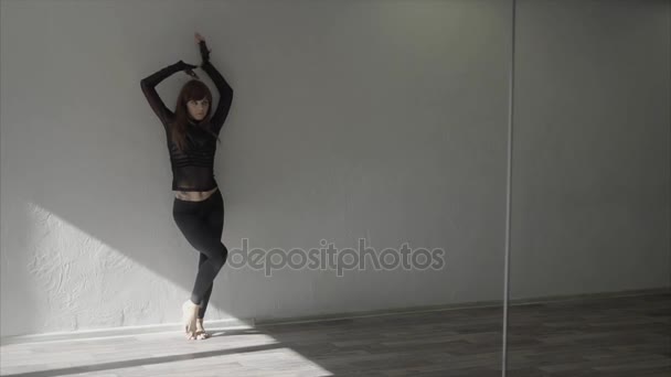 Young pretty woman dancer practice in the studio slow motion — Stock Video