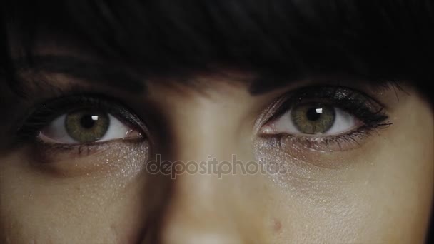 Brunette opening her green eyes in extreme close up — Stock Video