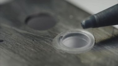 Dövme master Shot kadar düşüyor mürekkep kap içine kapatın