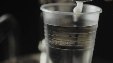 Dövme, yumuşak gölgeler yapmak için hazırlık süreci yakın çekim.