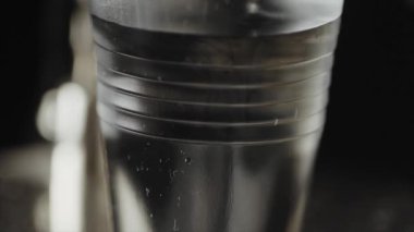 Dövme, yumuşak gölgeler yapmak için hazırlık süreci yakın çekim.