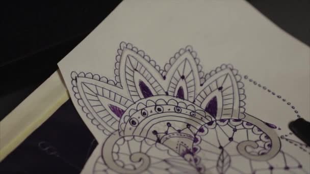 Desenho de tatuagem close up — Vídeo de Stock