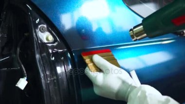 Servis istasyonunda çalışıyor daha fazla işlenmiş kenar vinil özel kurutma makinesi.