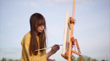 Doğayla empresyonist ressam olduğunu
