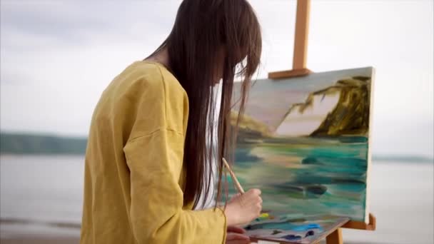 Tableau presque terminé du paysage abstrait fait de peinture à l'huile — Video