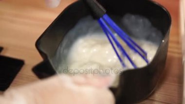 Aldehid boya olmadan için bileşenlerinin karıştırma işlemi vuruşta kapatın