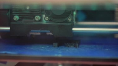 ABS plastik yüzey üzerinde uygulamak ve şekil yazdırma Modern 3d printerlere harcama maddeler
