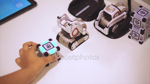 square robot toy