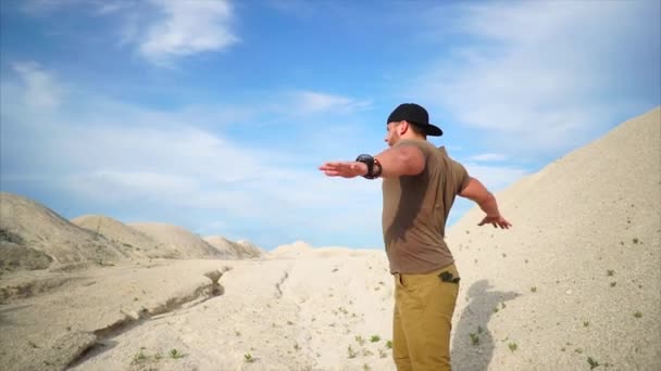 Man doing warming-up exercises during outdoor workout — Stock Video