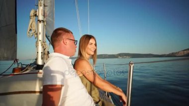 Bir tarih yatta sahip çift