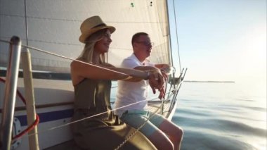 Yat gezisinde su zevk çift