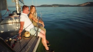 Bir tarih yatta sahip çift