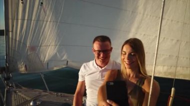 Romantik Çift selfie sırasında yapma cruise