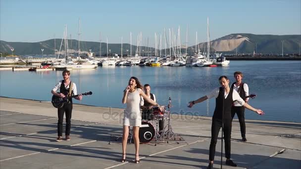 Music band giving a concert in the harbor — Stock Video