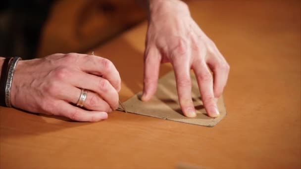 Tailor draws lines on the piece of leather. — Stock Video