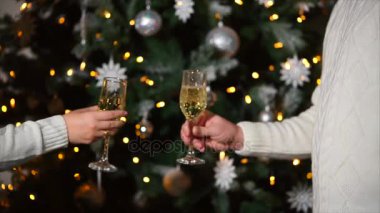Kaç bardak şampanya ile Noel'de demir