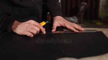 Yetenekli deri ana birkaç numune kesme